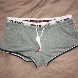 tommy hilfiger uo exclusive retro short